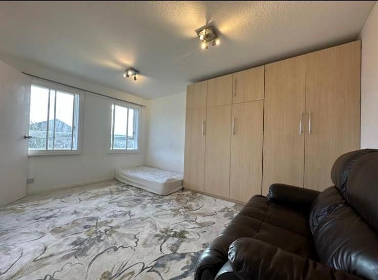 Property photo 3 of 5 Bedroom