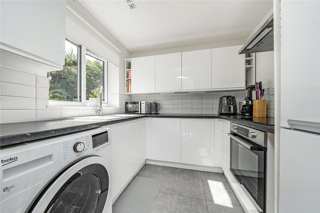 Property photo 3 of 19 Picture No. 12