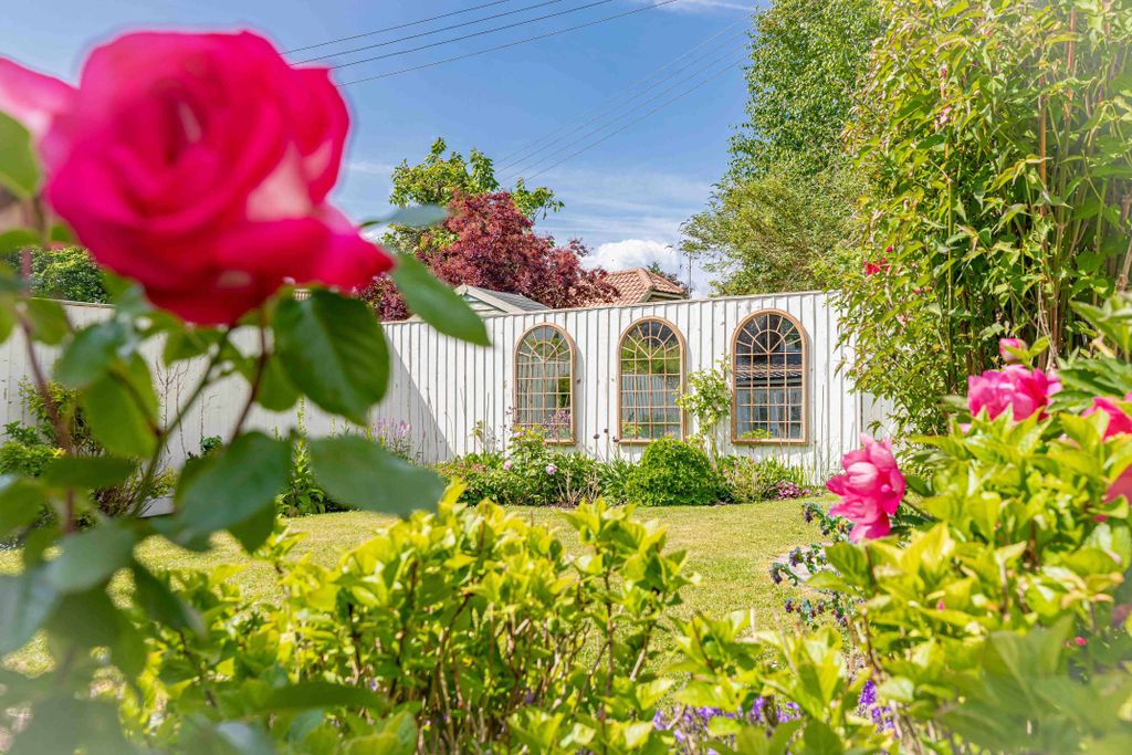 Property photo 3 of 19