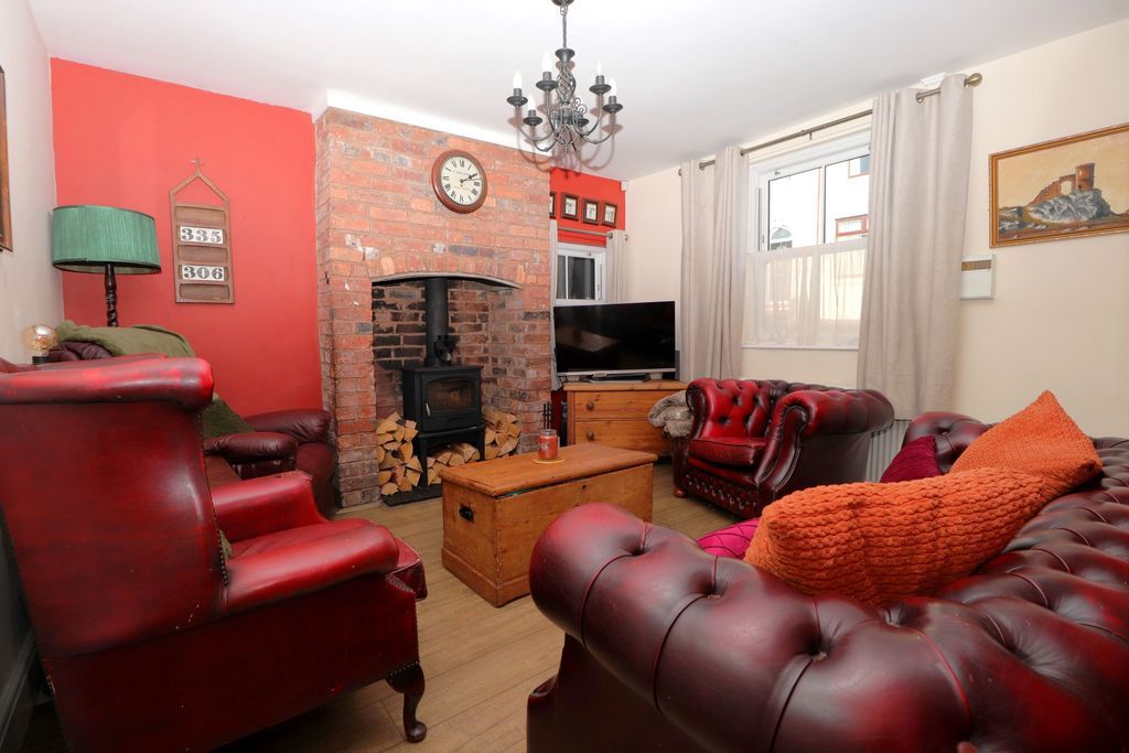 Property photo 2 of 38 Lounge