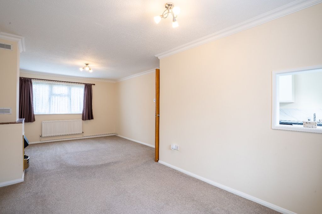 Property photo 3 of 17 4689834