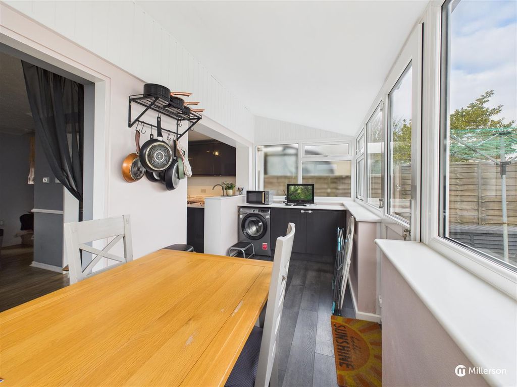 Property photo 3 of 15 Lounge/Diner