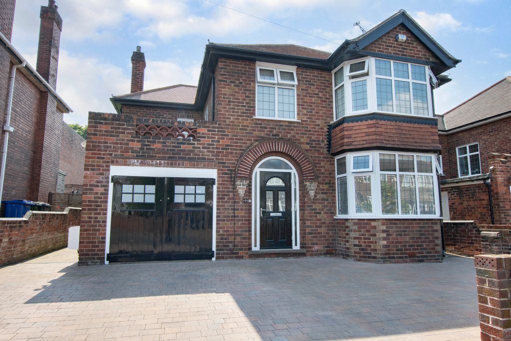 Property photo 2 of 21