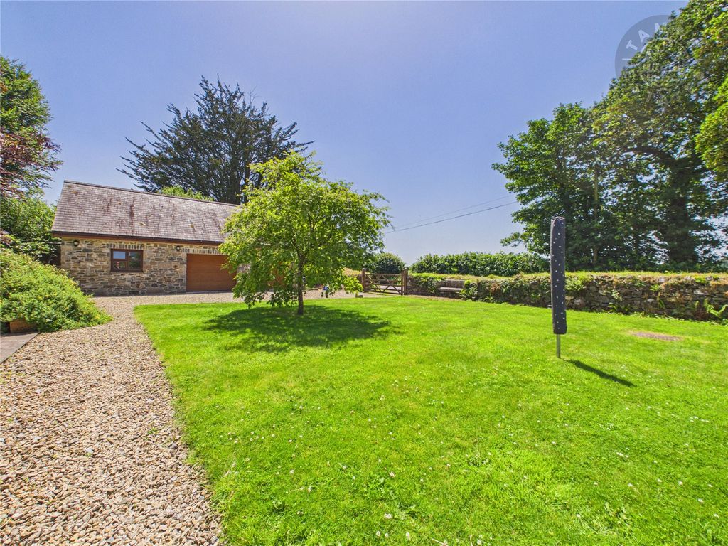 Property photo 3 of 18 Gardens