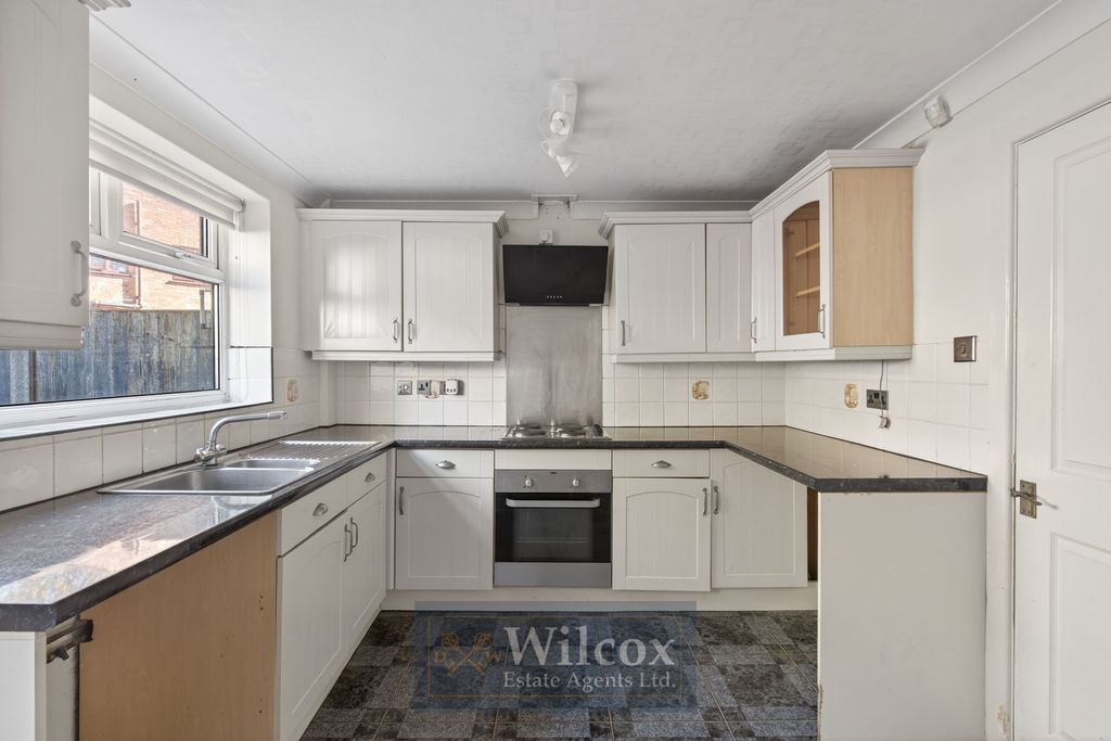 Property photo 3 of 21