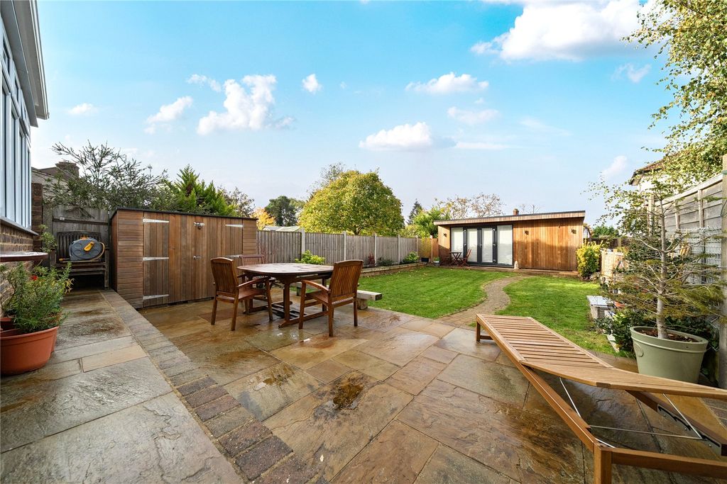 Property photo 2 of 28 Picture No. 11