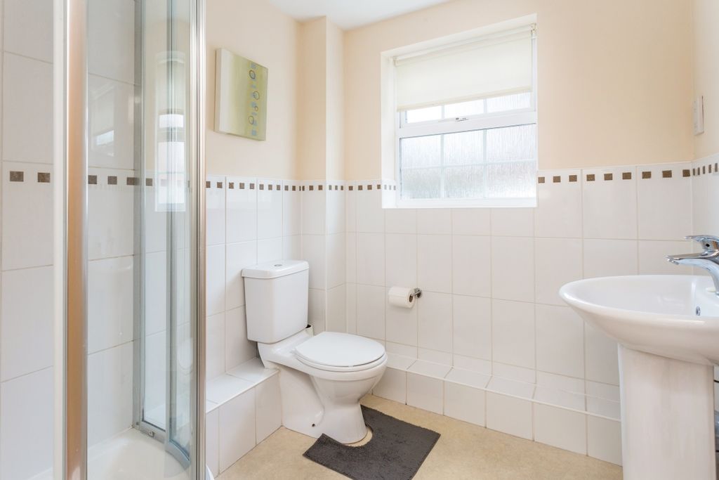 Property photo 3 of 8 Bathroom