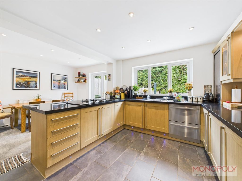 Property photo 2 of 32 Cam04439G0-Pr0156-Still008.Jpg