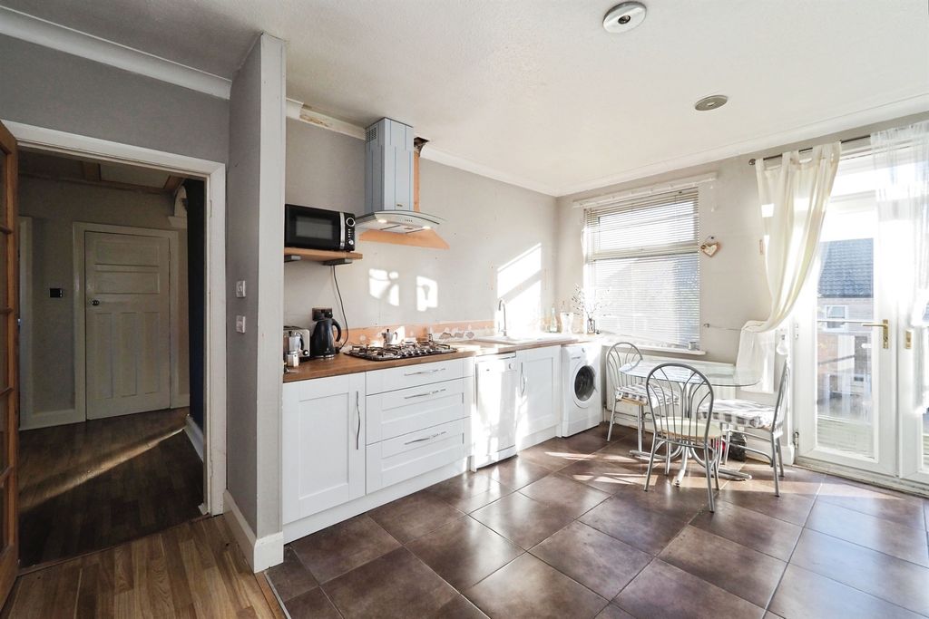 Property photo 3 of 13