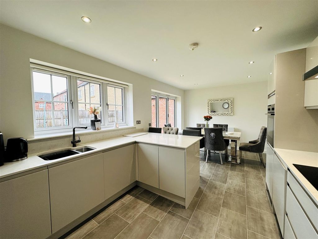 Property photo 2 of 19 Kitchen 2.Jpg