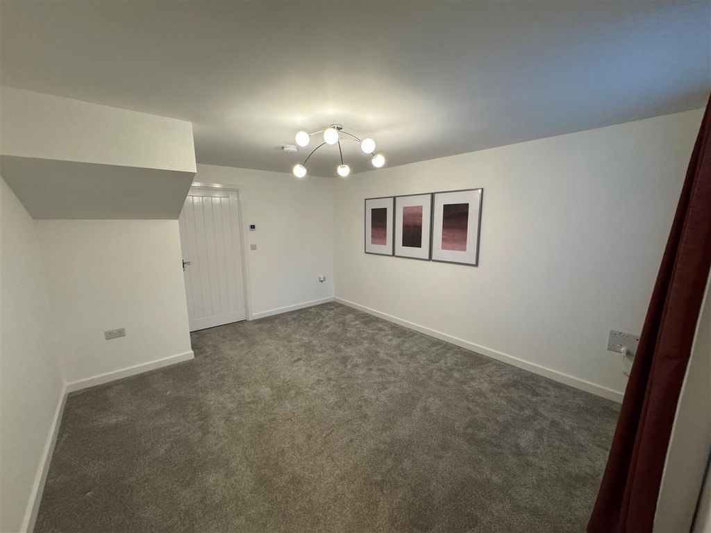 Property photo 3 of 12 37Eg4.Jpg