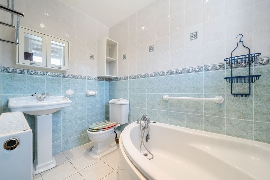 Property photo 3 of 20 Bathroom