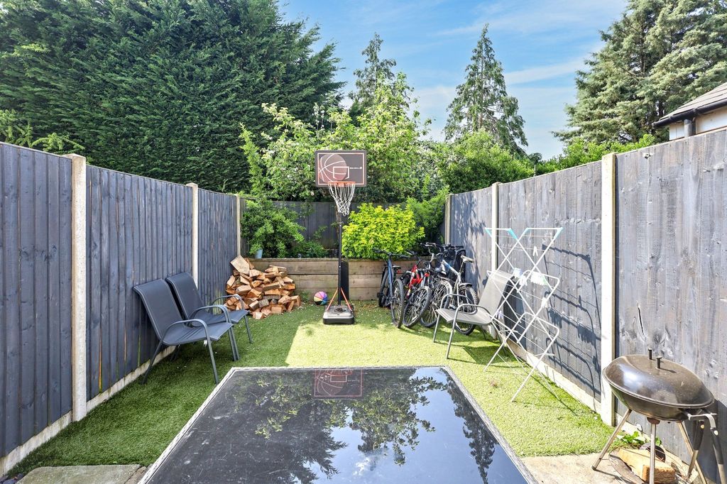 Property photo 2 of 10 Garden