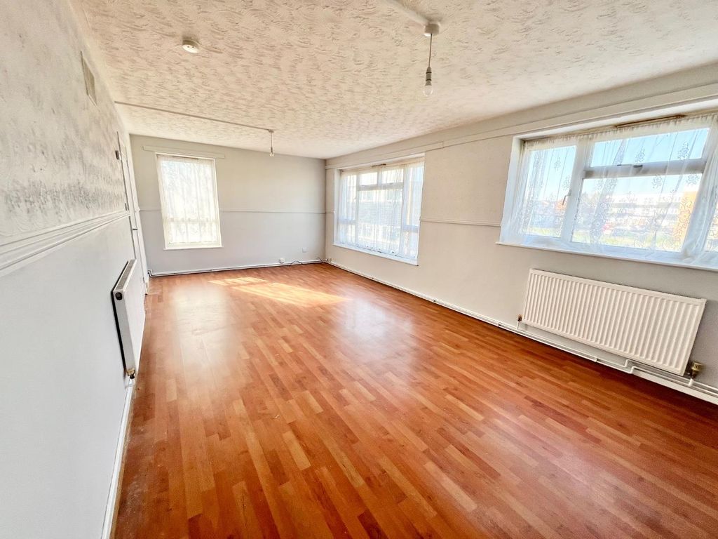 Property photo 2 of 6 Lounge/Diner