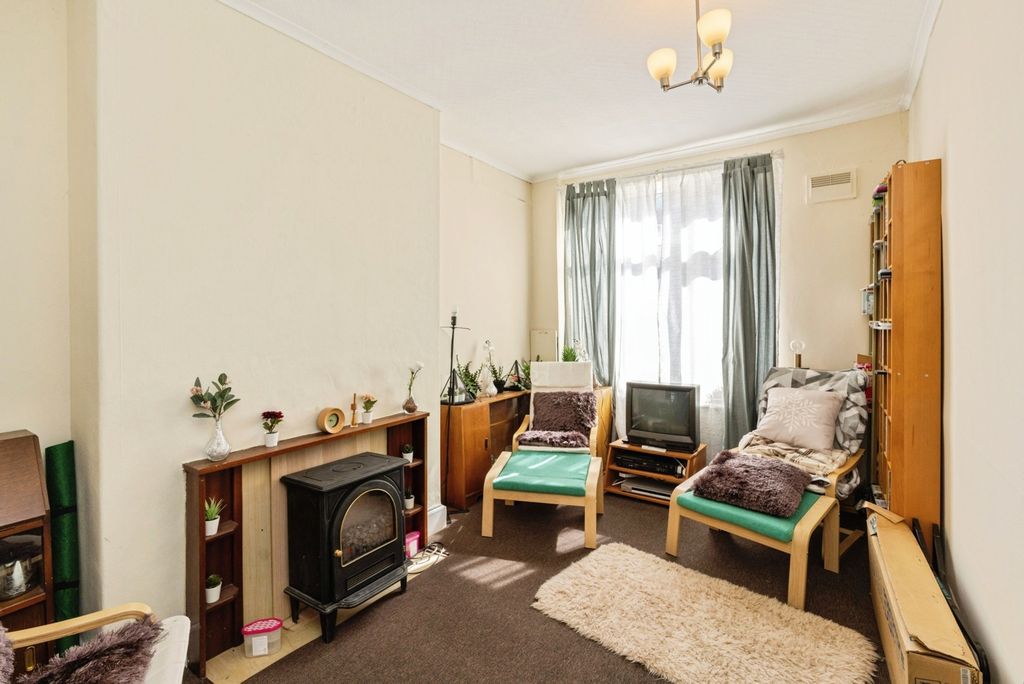 Property photo 2 of 17 Photo