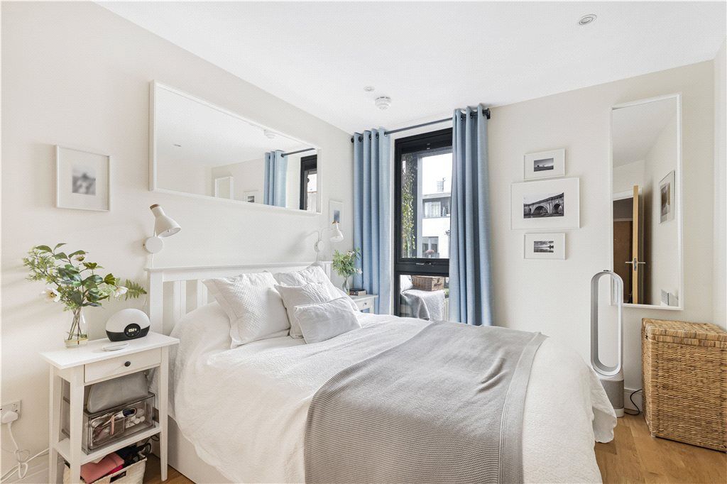 Property photo 3 of 9 Bedroom