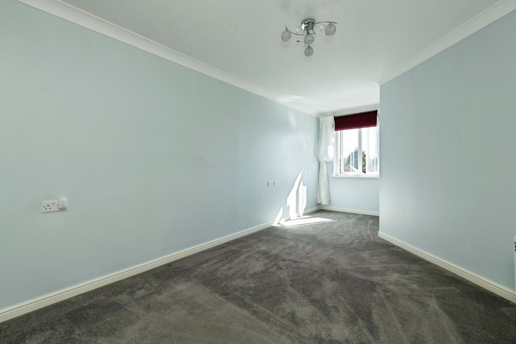 Property photo 3 of 13 Bedroom