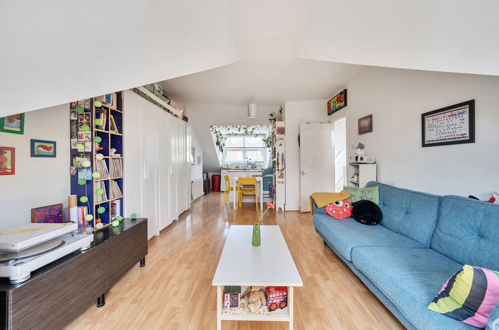 Property photo 2 of 16 1492670-3-6A563Bb...