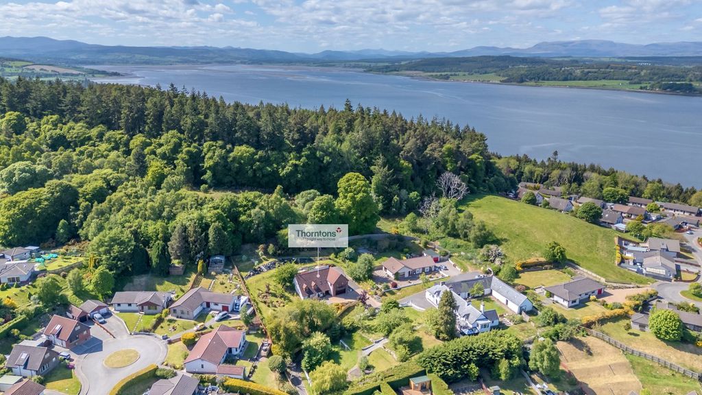 Property photo 3 of 34