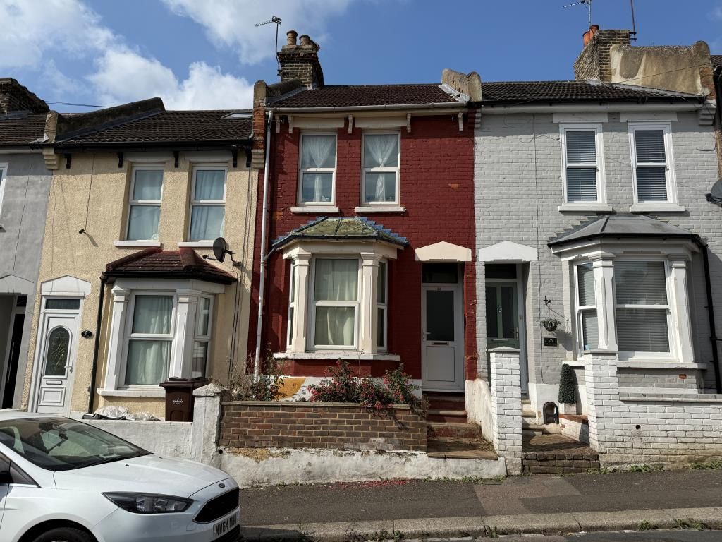 Property photo 1 of 9 Mid Terrace House