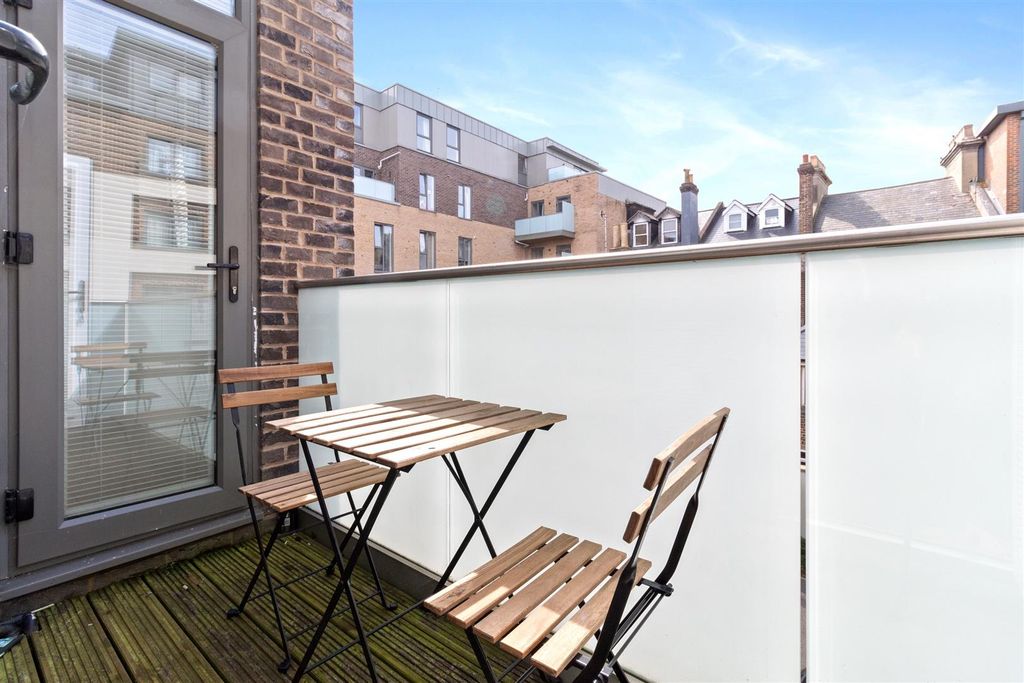 Property photo 2 of 13 Lennox Road 3-001.Jpg