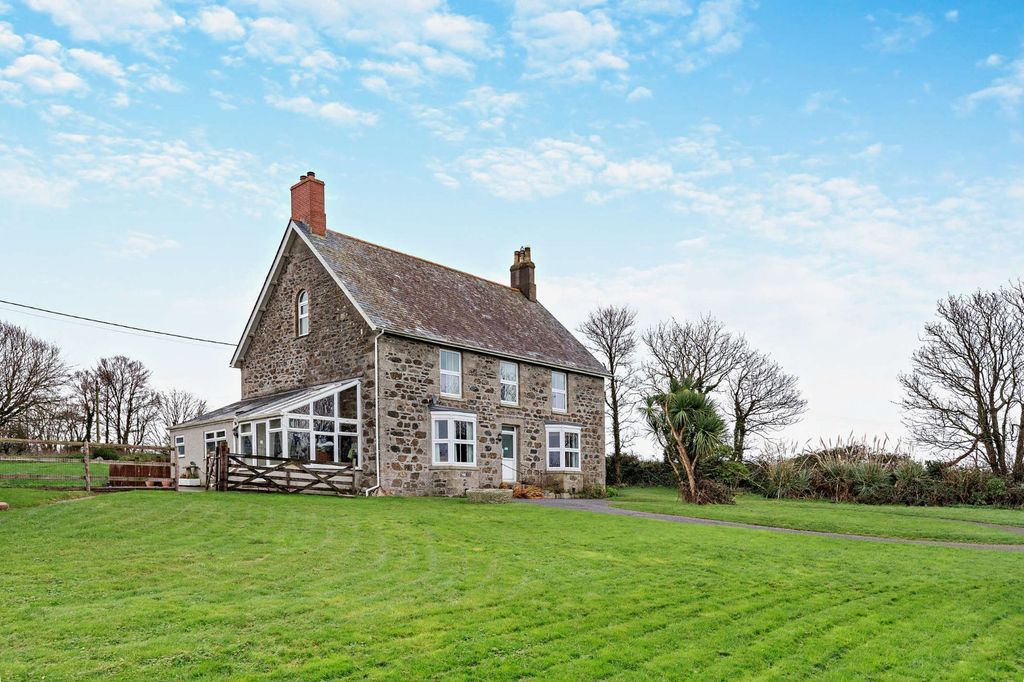 Property photo 2 of 8 Farmhouse