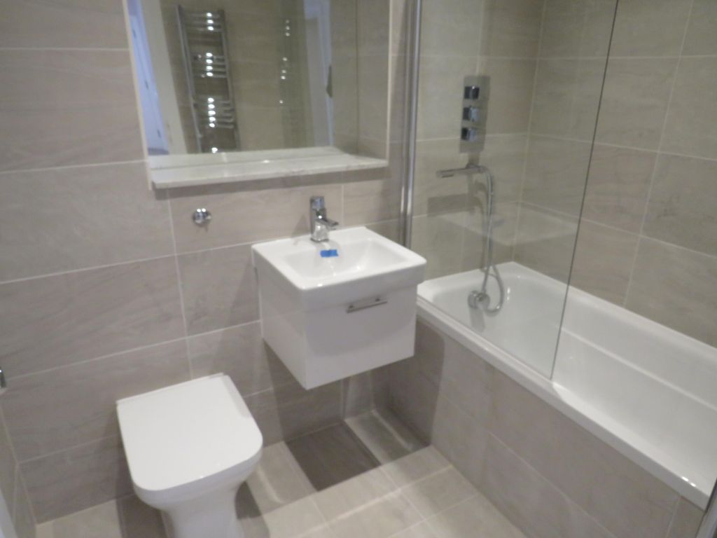 Property photo 3 of 7 Bathroom