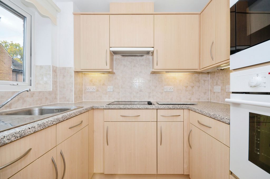 Property photo 2 of 10 Kitchen
