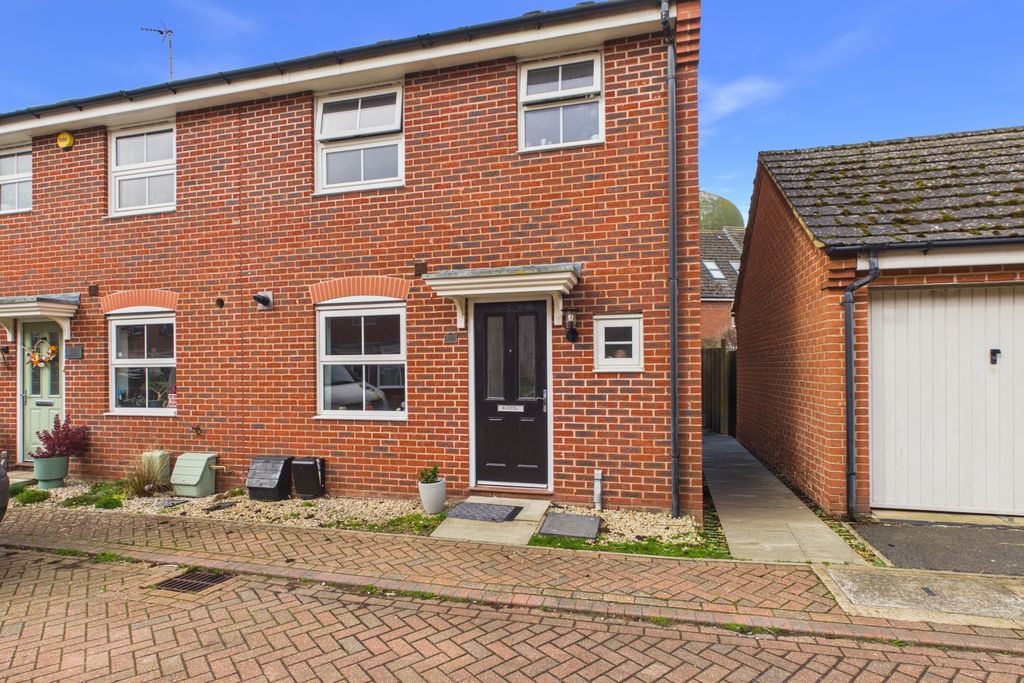 Property photo 1 of 16 Ewemove - Hillside Gardens - Front Of House