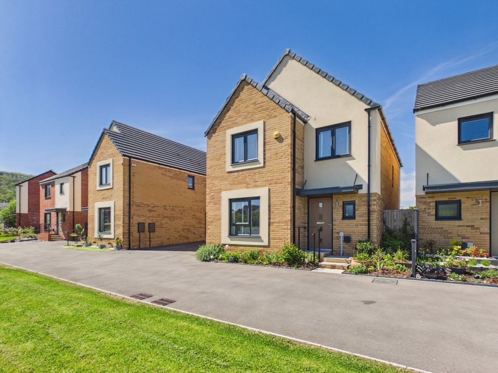 Property photo 1 of 32