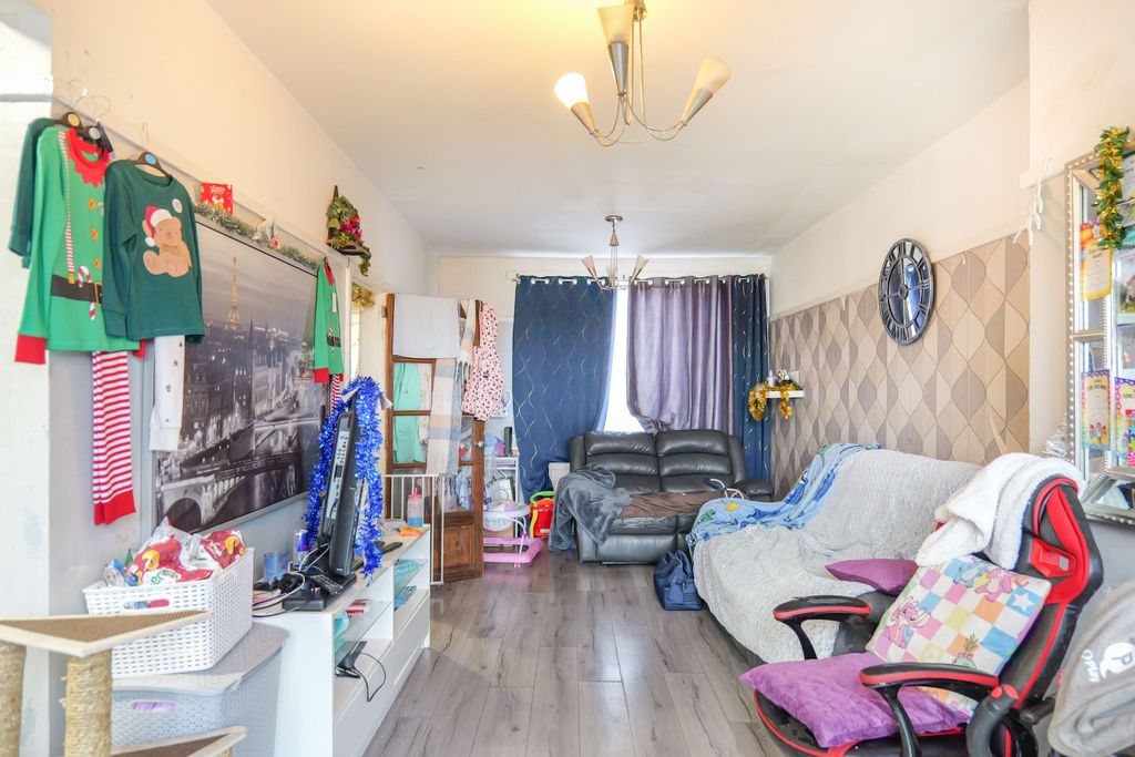 Property photo 2 of 23