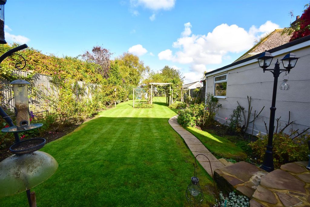 Property photo 2 of 33