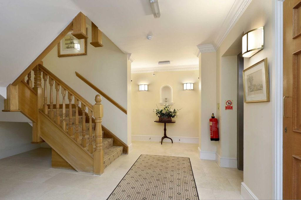 Property photo 3 of 11 Entrance