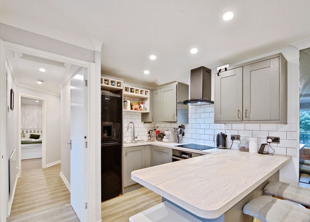 Property photo 3 of 17 Kitchen/ Lounge