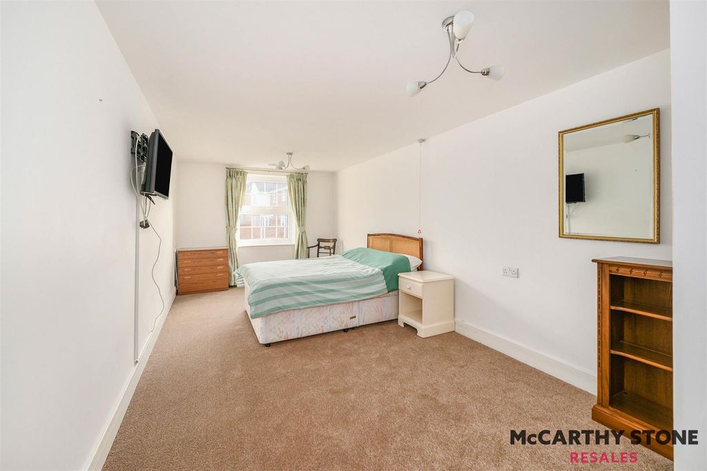 Property photo 3 of 19 010.Jpg
