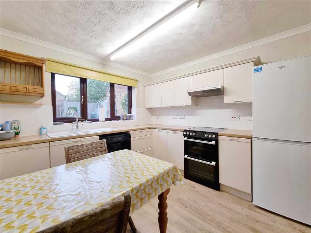 Property photo 2 of 13 Kitchen: