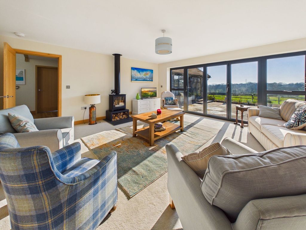 Property photo 2 of 28 Sitting Room