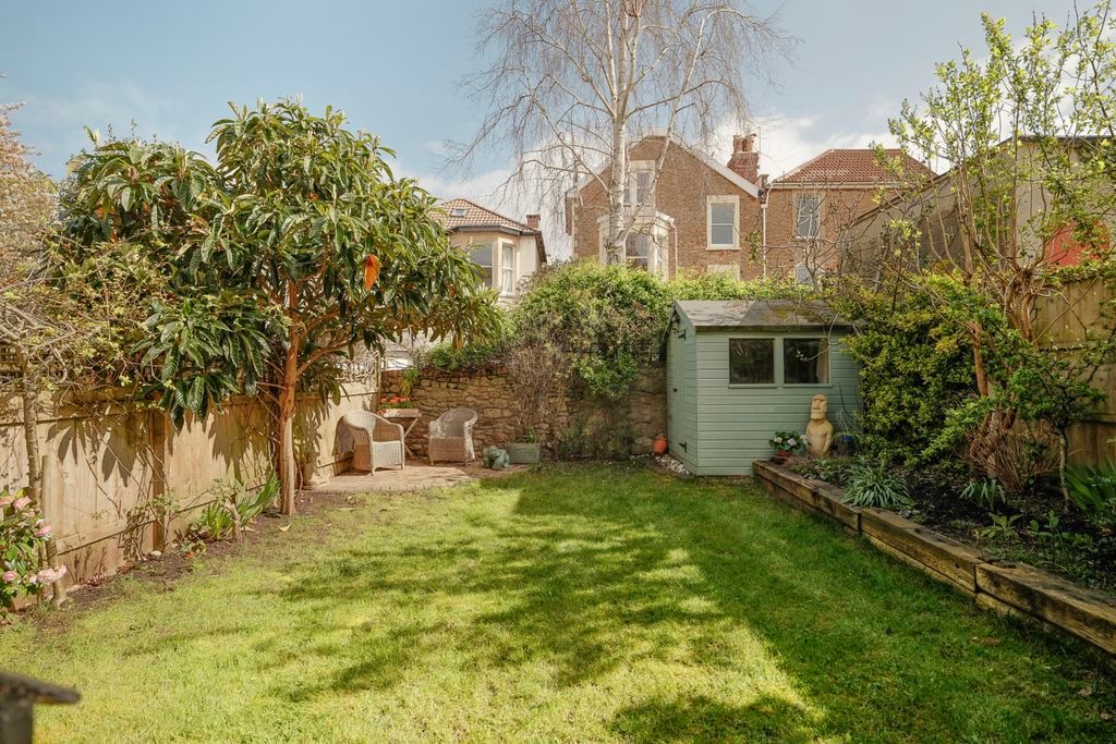 Property photo 3 of 34 Garden