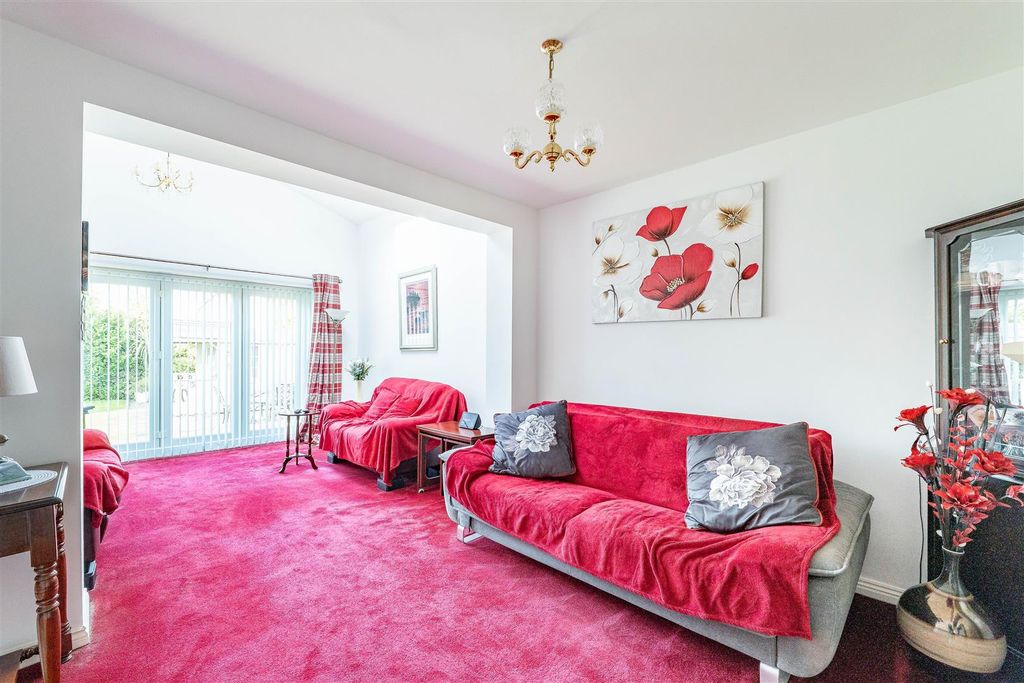 Property photo 2 of 28 Lounge