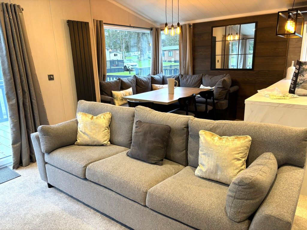 Property photo 3 of 37