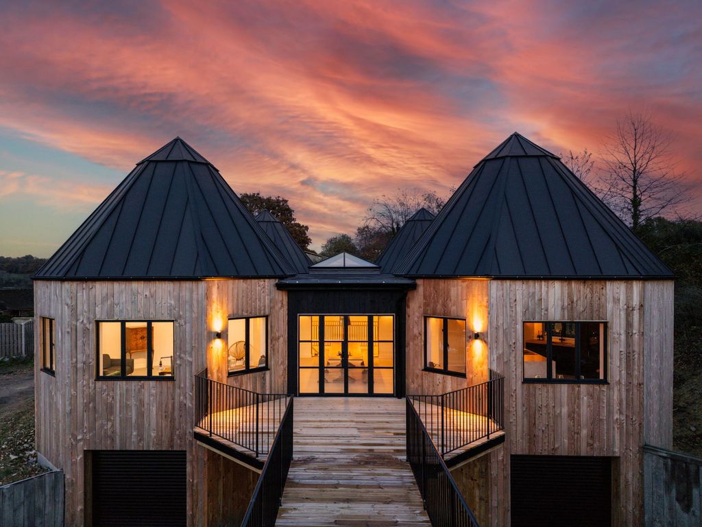 Property photo 2 of 26