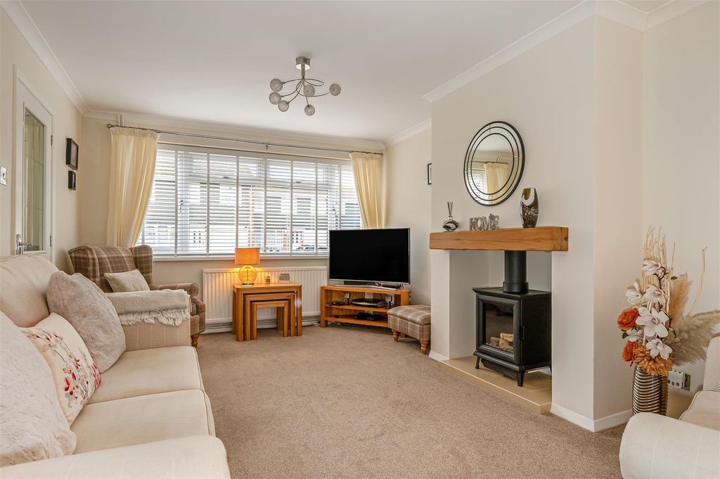 Property photo 3 of 23 Sitting / Dining Room