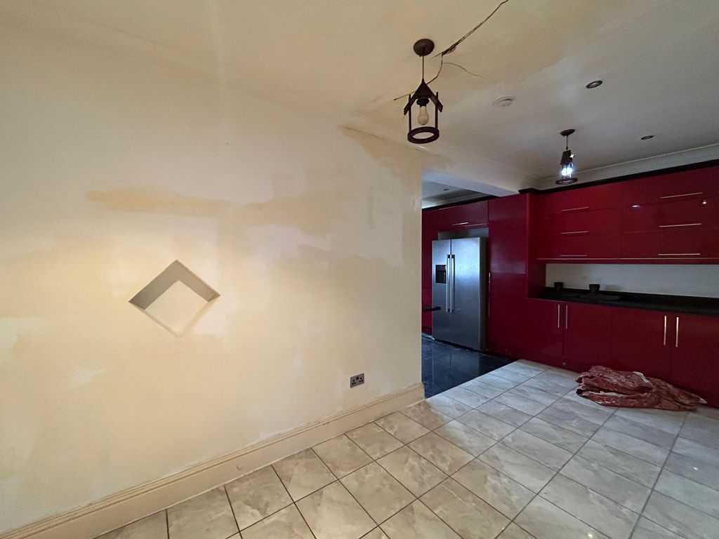 Property photo 3 of 19 Gallery