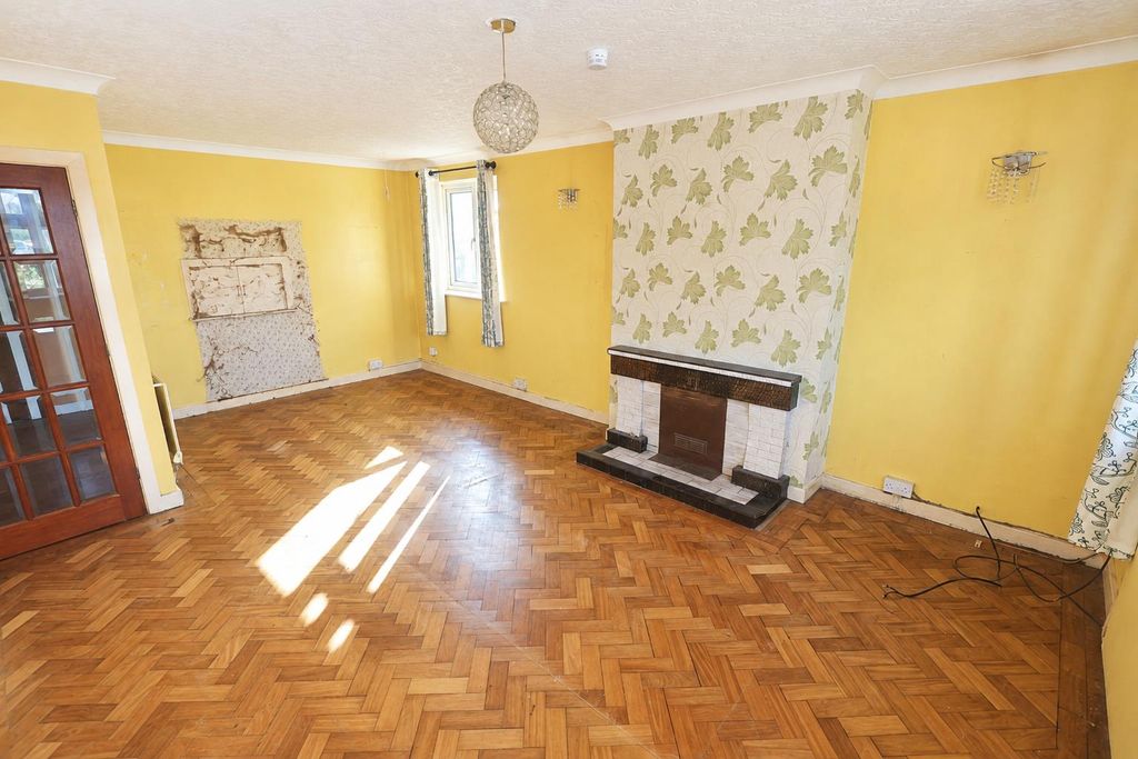 Property photo 2 of 9 Living/Dining Room