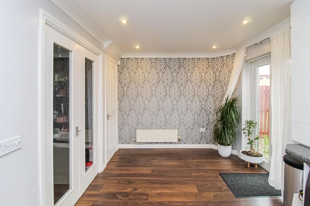 Property photo 3 of 17 Kitchen/Diner