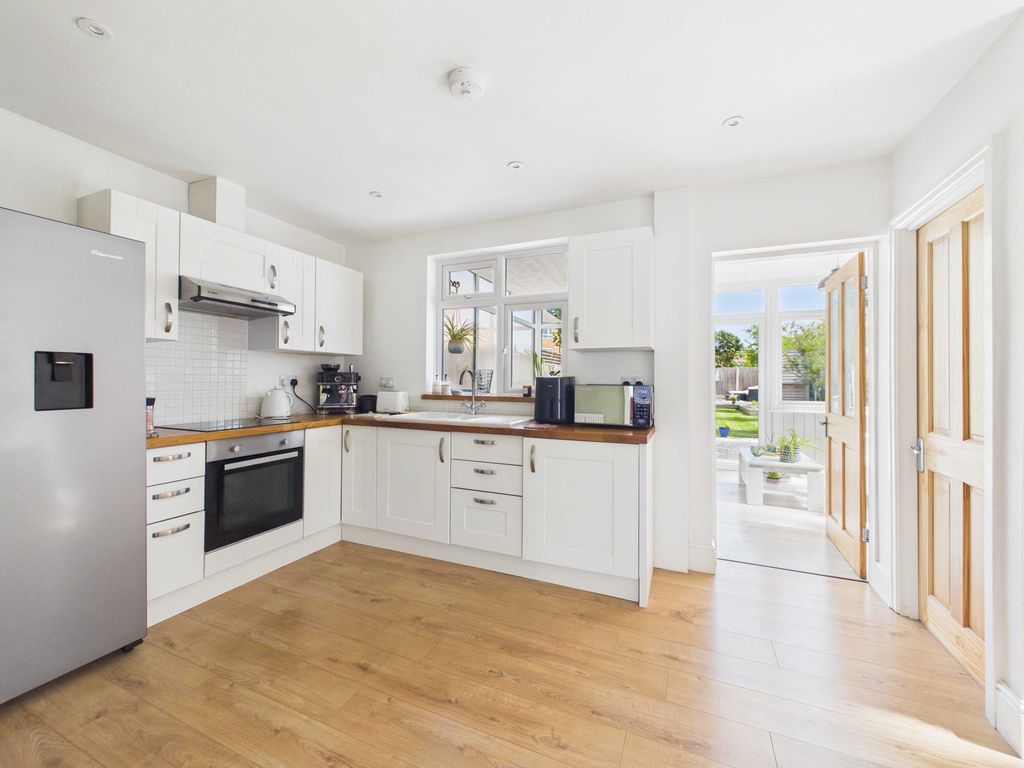 Property photo 3 of 20 Dining Kitchen
