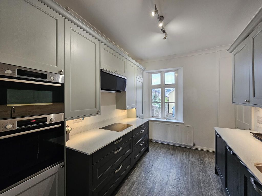 Property photo 3 of 5 Kitchen