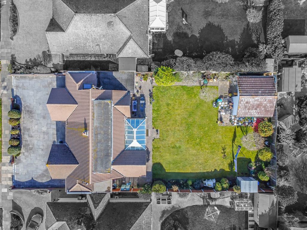 Property photo 2 of 32