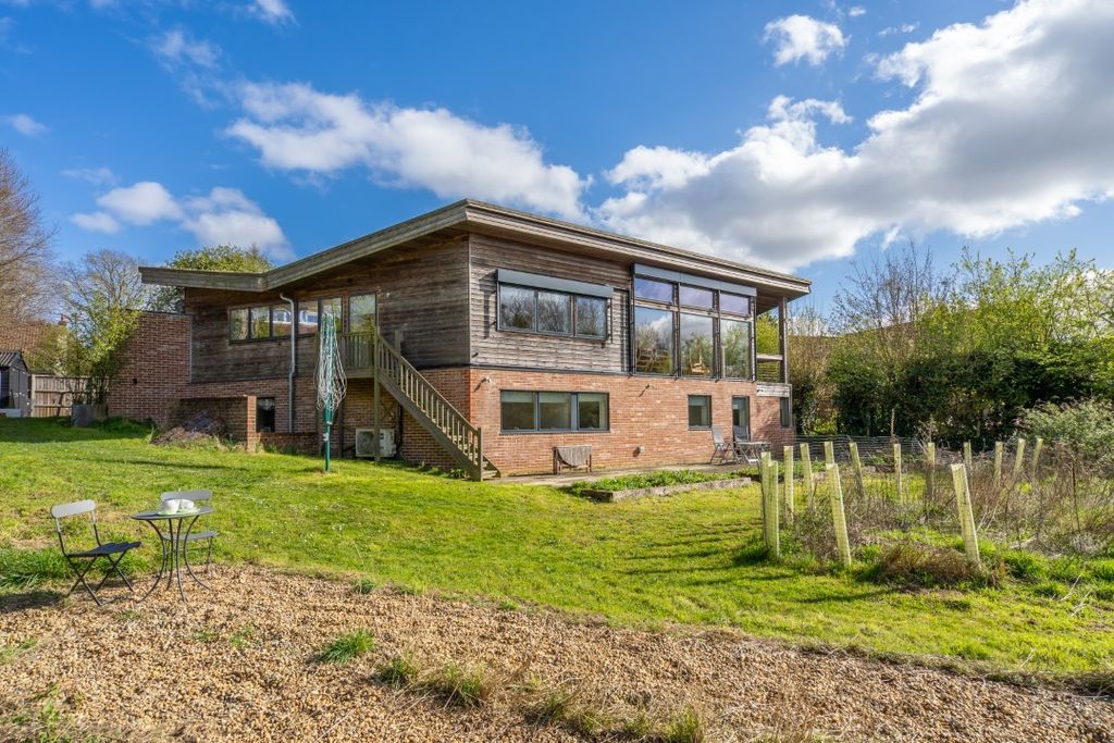 Property photo 1 of 31