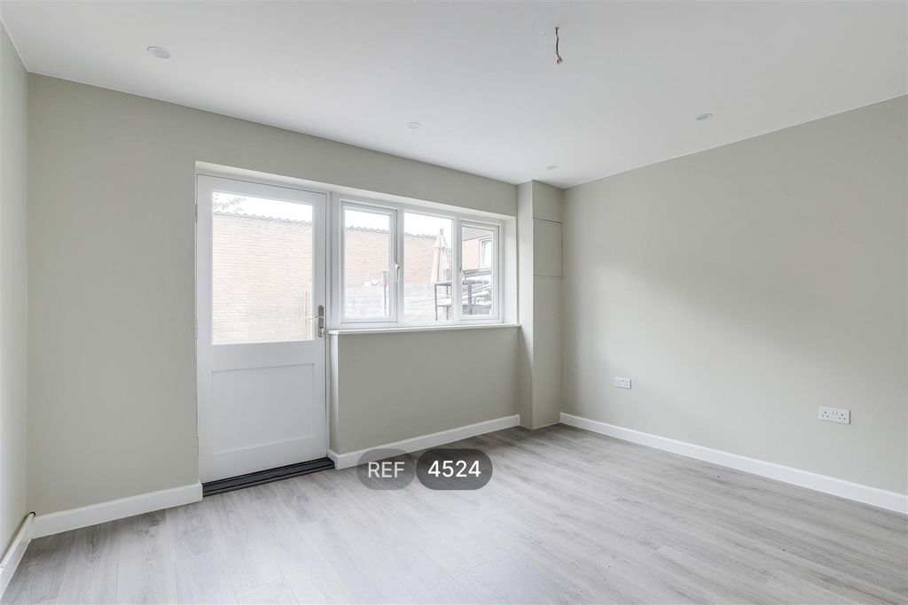 Property photo 3 of 14 Living Room